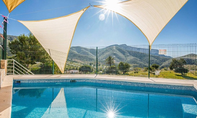 Los Puertos Villa | Amplia villa en Cartagena con piscina