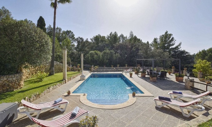Lloret de Vistalegre Casa | Villa rústica situada en el bonito pueblo mallorquín de Sineu