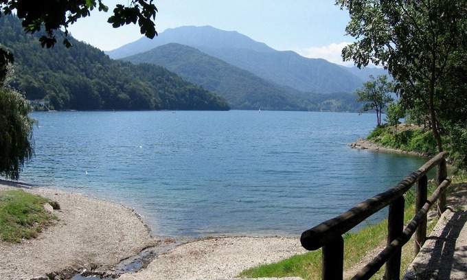 Val Maria-Pur Casa | Belvilla by OYO Lake-view Holiday Home with Garden