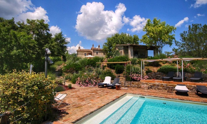 Umbertide Otro | Casa con vistas al valle en Umbertide con piscina