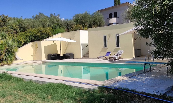 Tarano Casa | Majestuosa villa en Borgonuovo con piscina