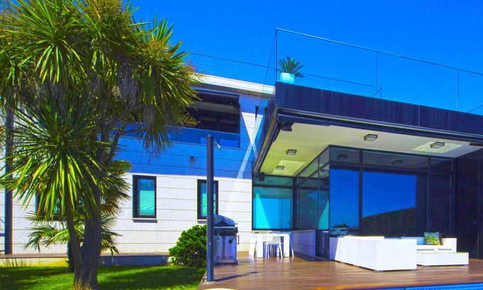Sanxenxo Villa | Villa panorámica con vistas al mar y piscina