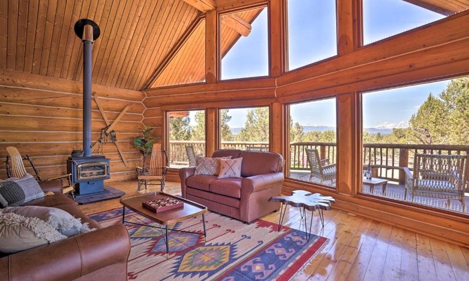 Bend Casa | Bend Log Cabin with Cascade Mountain Views!