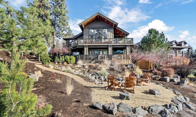 Bend Casa | Bend Oregon mountain mansion luxury