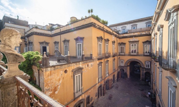 Naples City Centre Apartamento | Benedetto Croce: an apartment with spectacular views in Palazzo Marigliano