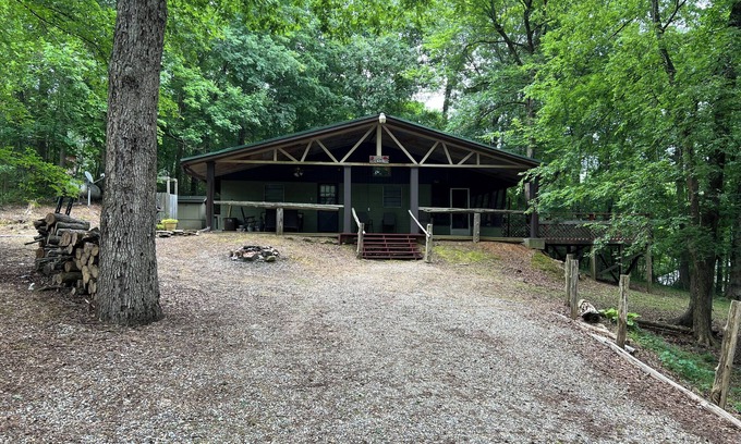 Kirby Cabina | Bennet Cove Cabin, Lake Greeson