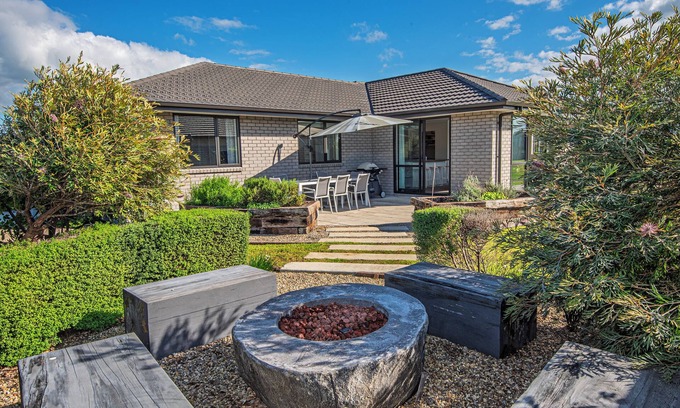 Waipu Casa | Bennett's Bach - Waipu Holiday Home