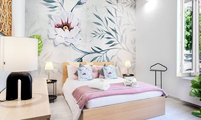 Cagliari Apartamento | Benny's rose house. 2 minutes walk to pedestrian area. CIN IT092009C2000Q2584