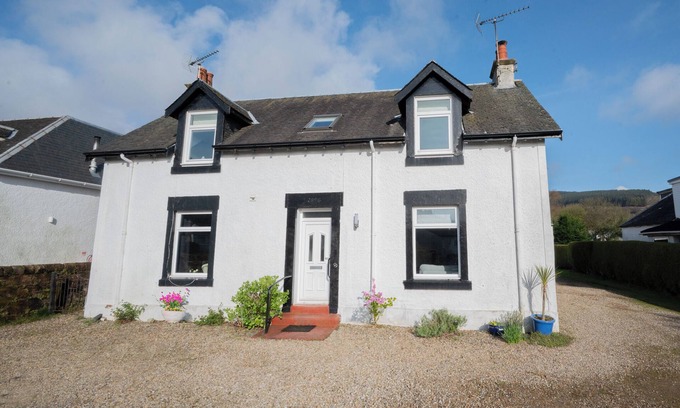 Lamlash Casa | Benoronsay 4 bedroom holiday home, Lamlash, Isle of Arran. Pet friendly