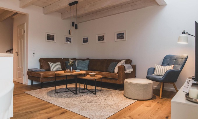 Rysum Apartamento | "Bente" cozy maisonette apartment with terrace in the historic Gulfhof