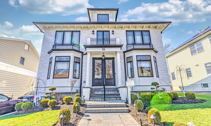 Maywood Casa | Bergen County | NYC Bus | Malls