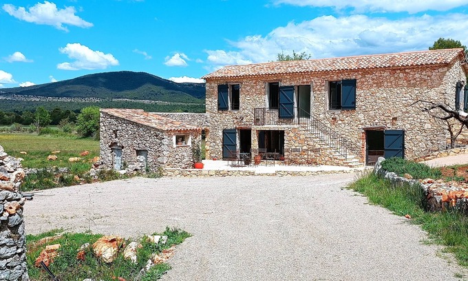 Ampus Otro | Bergerie en Pierre Dans la Campagne Provençale