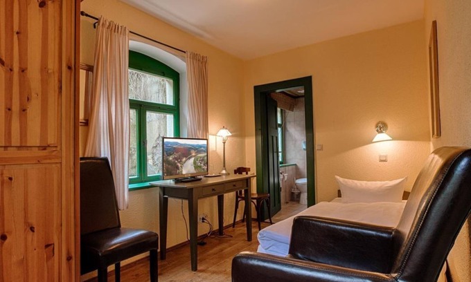 Schmilka Cama Y Desayuno | Berghaus Rauschenstein: Single room (half board) - Bio- & Nationalparkrefugium Schmilka