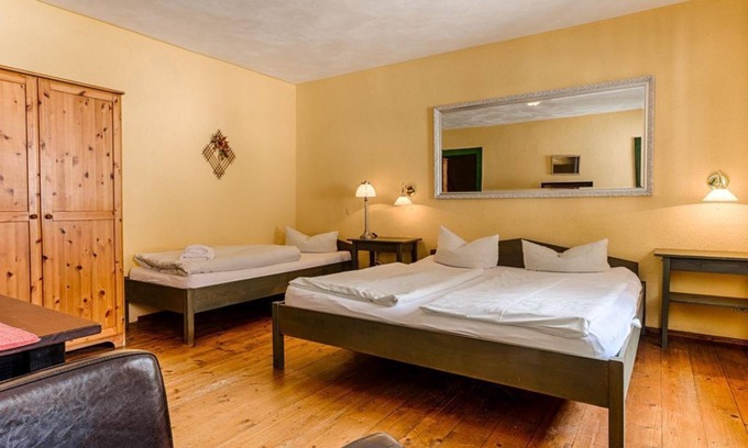 Schmilka Cama Y Desayuno | Berghaus Rauschenstein: Triple room (half board) - Bio- & Nationalparkrefugium