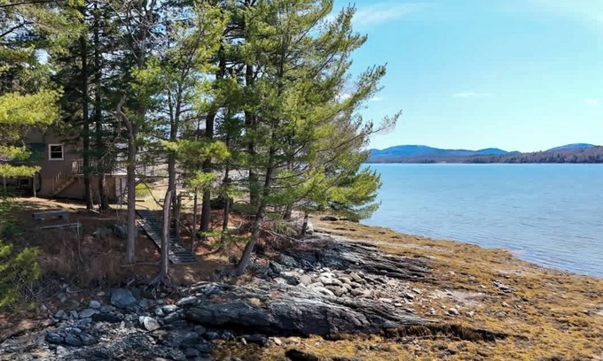 Lamoine Casa | Berry Cove Cottage-Oceanfront!