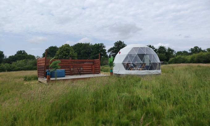 Saint-Priest-la-Marche Alquiler De RV | Berry Dome