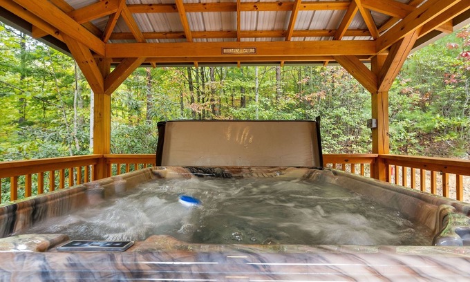 Cosby Cabina | Beside Still Water 2 - 2 Bedrooms, 2 Baths, Sleeps 6 Home by RedAwning