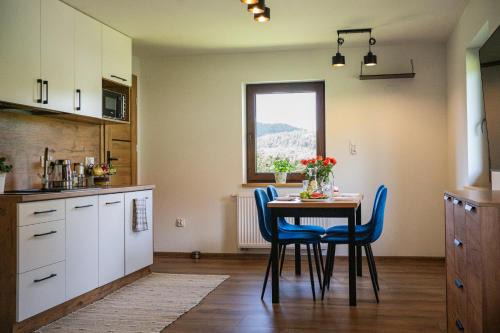 Ustron Apartamento | Beskidzki Zakątek Ustroń - Przytulny domek z kominkiem, idealny na relaks i ucieczkę od miasta