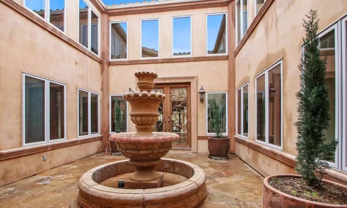 Newport Beach Casa | Bespoke Bookings on Cliff