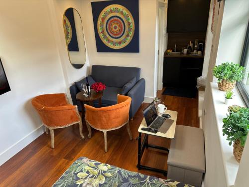 Hendon Casa | Bespoke Gallery guesthouse