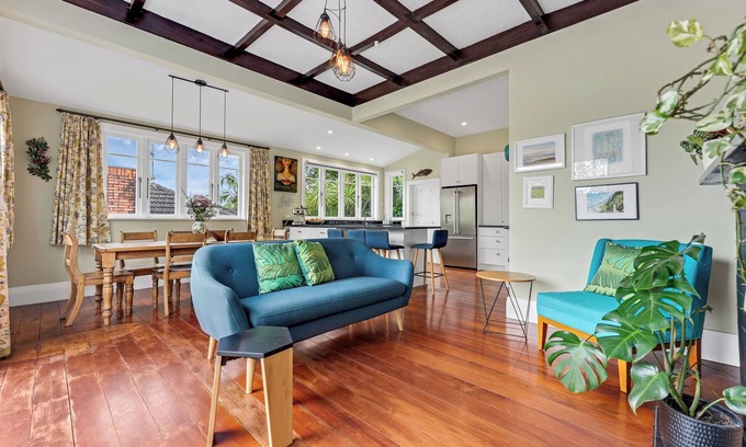 Bayswater Casa | Bright and Spacious Home in Prime Bayswater Location.