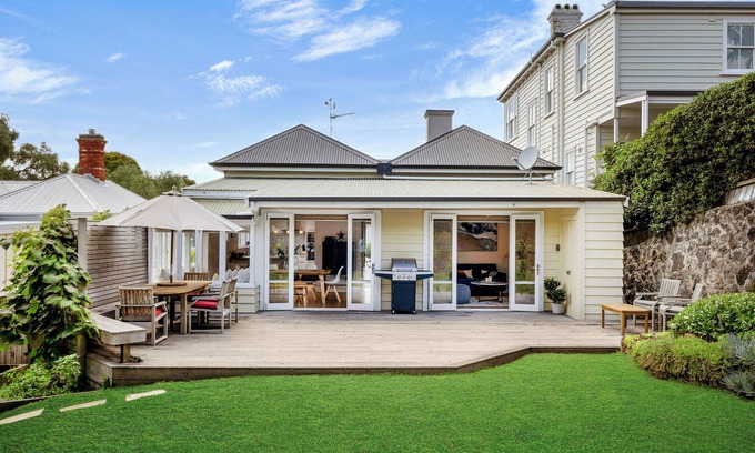 Devonport Casa | Elegant coastal home with modern design
