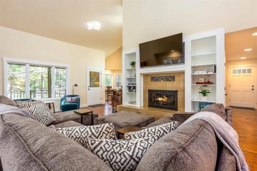 Sunriver Casa | Besson Getaway- 5 min to Village Riverfront