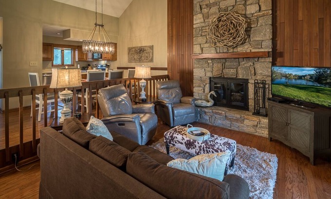 Blowing Rock Condominio | Best at Chetola 3BR Condo w/ access to Heated Indoor Pool & Fitness Center