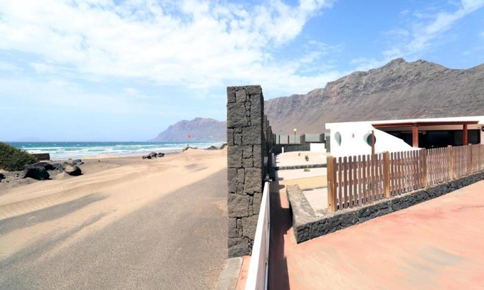 Urbanizacion Famara Casa | best beach house in Lanzarote