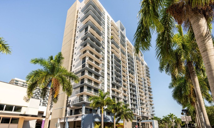 Doral Apartamento | Perfect 2-Bedroom Condo in the heart of Downtown
