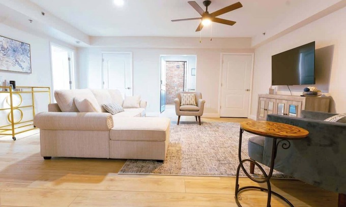 Downtown Apartamento | Best Downtown Lexington location! + free parking
