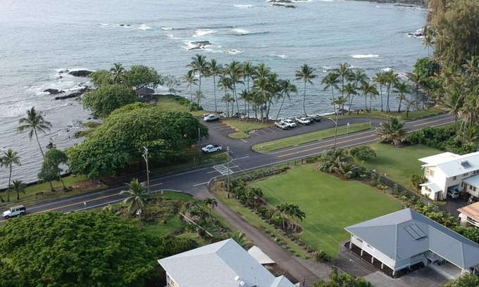 Hilo Casa | Mejor Hilo Beach Park House. 6 hab / 5 baños. Duerme 20. Nuevo en Richardsons Park.