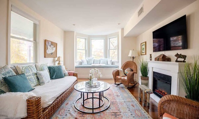 Greenwich Apartamento | Best hotel alternative for big group, near train