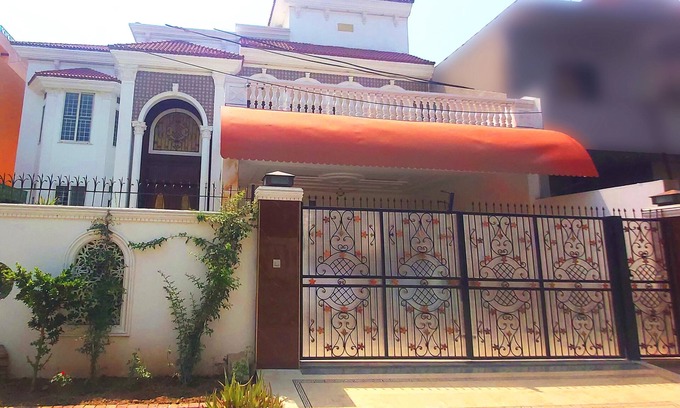 Lahore Casa | Best house to stay with family