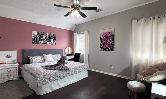 Sugar Land Casa | Best King Bedroom near Sugarland Center and Houston hotspot