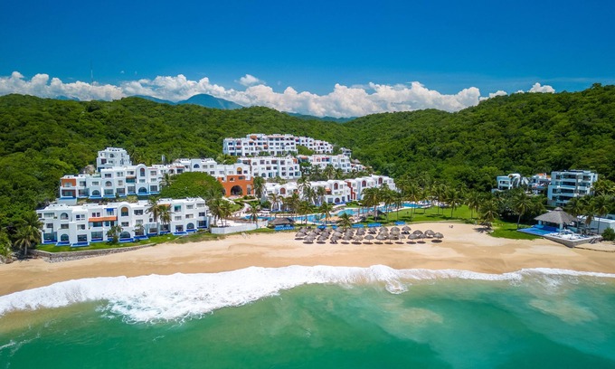 Santa Maria Huatulco Condominio | Best Location on Property ~ Beachfront ~ Private Pool ~ Top Floor Corner Unit