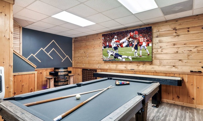 Pigeon Forge Cabina | Best Location! 2KingBd, HotTub, PoolTable, Arcade, CommunityPool, Sleep6, NoPet