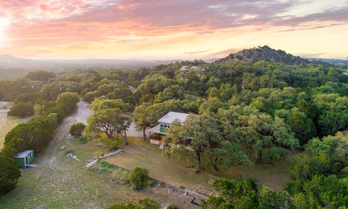 Wimberley Casa | BEST LOCATION! Hill Country Paradise on 2 Acres, 2 PM Checkout, Sleeps 10
