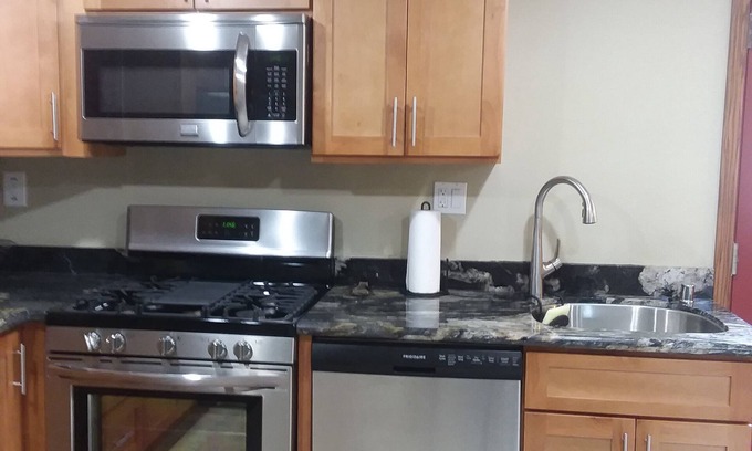 Des Moines Casa | Best location in Des Moines WA -Full kitchen, Strong Wi-Fi, Close to everything!