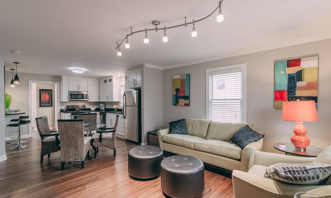 East End Casa | La mejor ubicación en East Nash! Muy cerca del estadio Nissan y del centro!