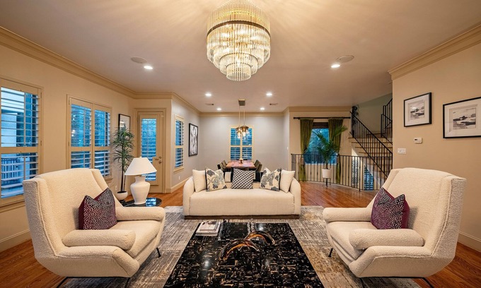 The Galleria Casa | Best Location in Houston - Very spacious house - Close to everything
