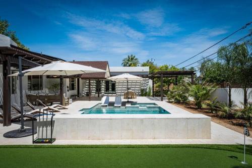 North Mountain Casa | Best Location in Phoenix! 5500ft 6BD-6BA Pool-Spa-Game Room