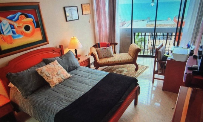 Salinas Apartamento | Best location in Salinas, beachfront location near to bars and restaurants.