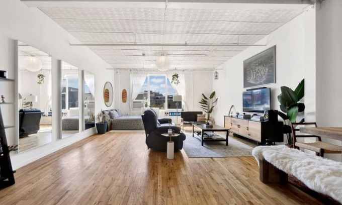 Williamsburg Casa | Best Location in Williamsburg Big Sunny Art Loft