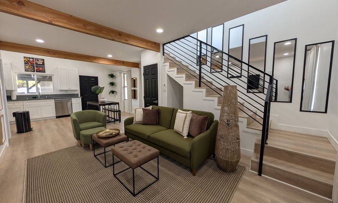 Lincoln Acres Casa | Best Location pet friendly Home just renovated
