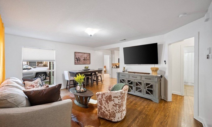 Arlington Heights Casa | Best Location,Steps to Dickies Arena,Close to TCU!