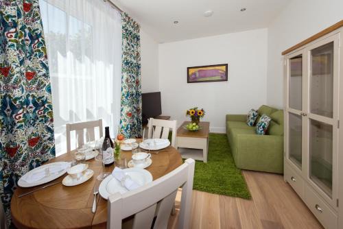 Headington Apartamento | Best Luxury Apart Hotel in Oxford- Beechwood House