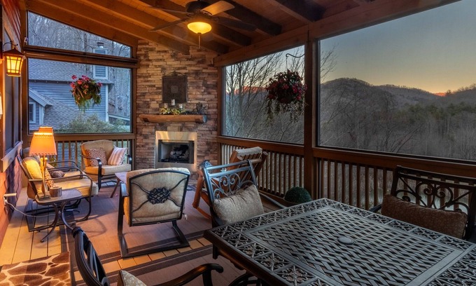 Bear Lake Reserve Casa | "Best mountain view" Enjoy the lake and mountains at this 5 star resort.