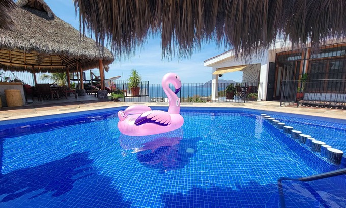 Colinas de Santiago Villa | Las mejores vistas al mar en Manzanillo vista de 180 grados de la cama king size todos los servicios