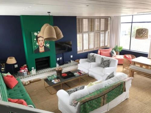 Voelklip Casa | Best of Both! Mountain and Sea View Home.